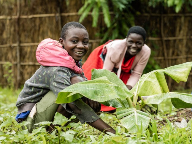 Mtemwende school students tending to their garden.UNICEF/PRODUCTIVE SCHOOL ENVIRONMENT/DEDZA/2024/HDPLUS